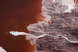 J Henry Fair       Plume of foam in bauxite waste from aluminum refinery       Darrow, Louisiana
